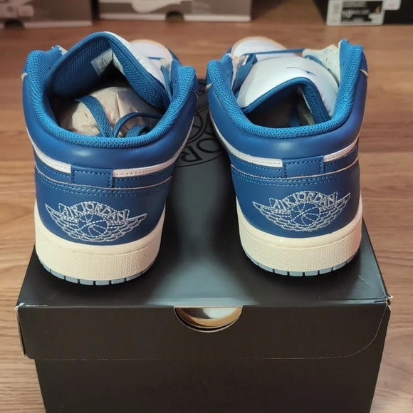 Air Jordan 1 Low SE - Picture 3 of 4